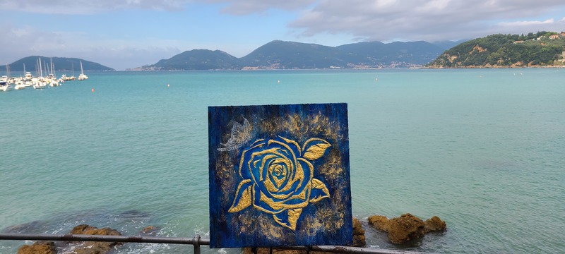 レーリチの海と青いバラの絵画　24金で輝く青いバラ　イタリアの現代絵画アーティスト　マッジーフランチェスコ