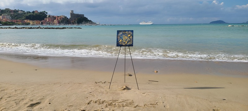 レーリチの海と砂浜と青いバラの絵画　24金で輝く青いバラ　イタリアの現代絵画アーティスト　マッジーフランチェスコ